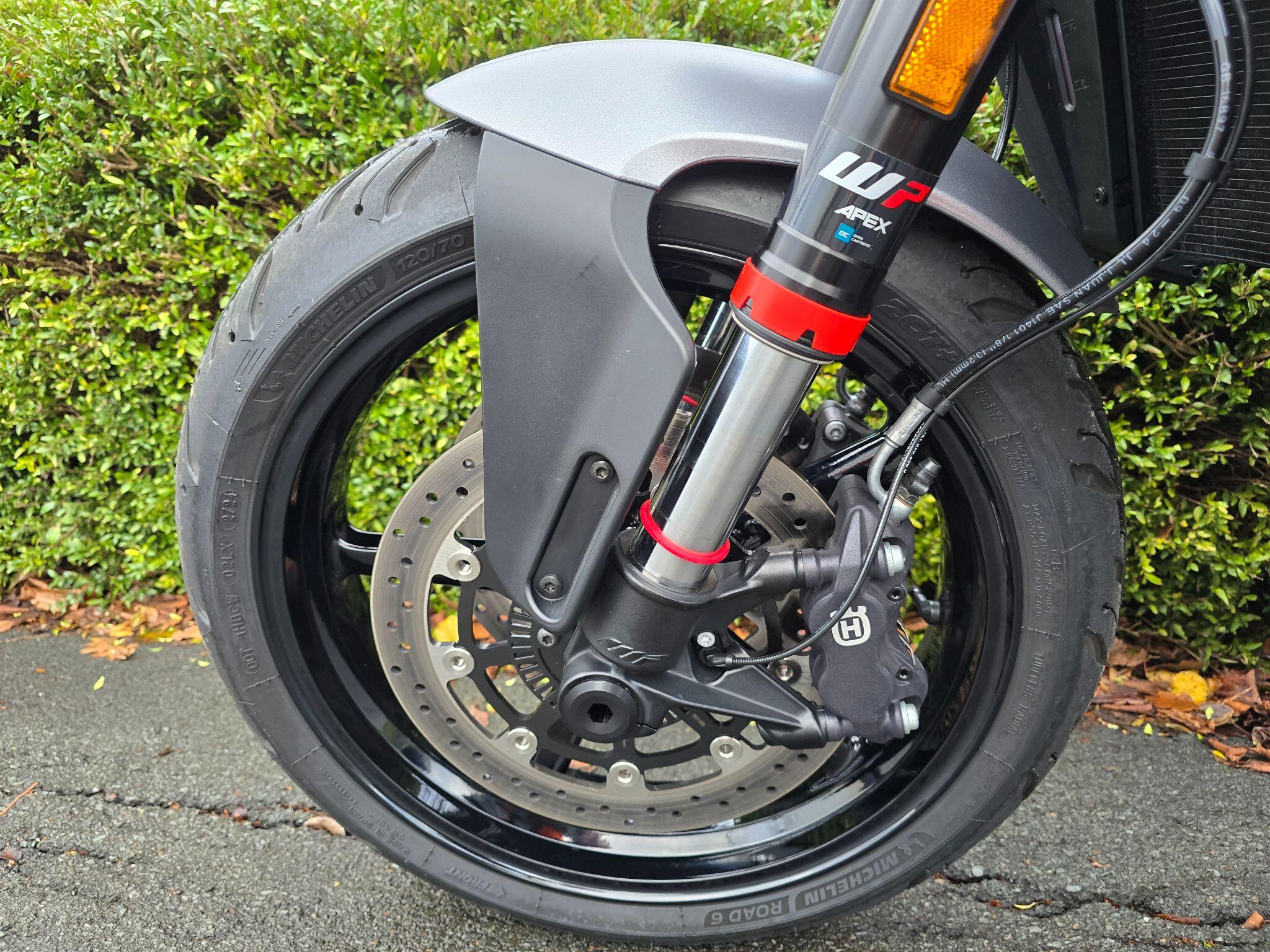 2025 25 Reg Husqvarna 801 520 X-Ring Euro 5